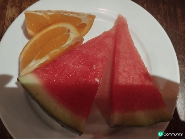 銀杏館有很多中式料理和住家菜，全部都很有特色。而且它是半自助...