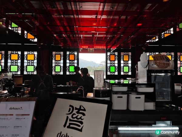 亭臺樓閣、青磚長廊，哩間Dehaus cafe位於順德順峰山...