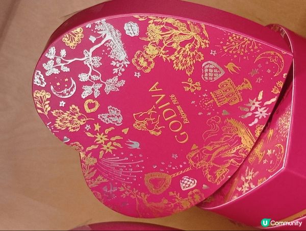 白色情人節最適合送給另一半的禮物是GODIVA巧克力心形禮盒...