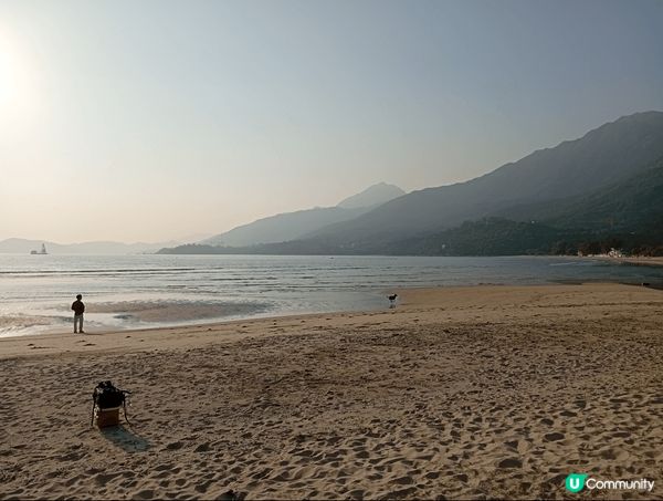 這裡是貝澳海灘，海風咻咻吹過，很是舒服。海灘上還有水牛在曬太...