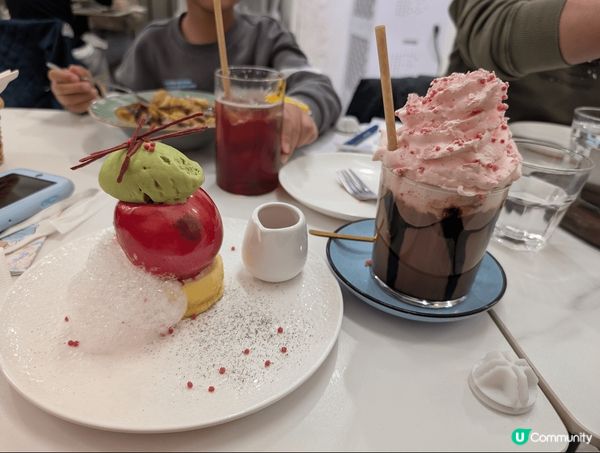 甜品有第二個胃去消化，見到咁吸引嘅甜品，幾飽都忍唔住要食晒佢...