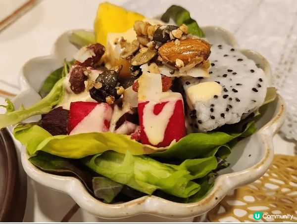 近來喜歡品嚐素食，今次就一起與朋友一齊分享滋味嘅素菜😋