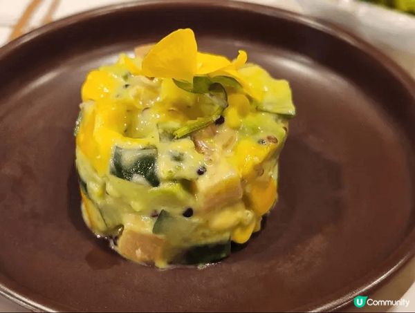 近來喜歡品嚐素食，今次就一起與朋友一齊分享滋味嘅素菜😋