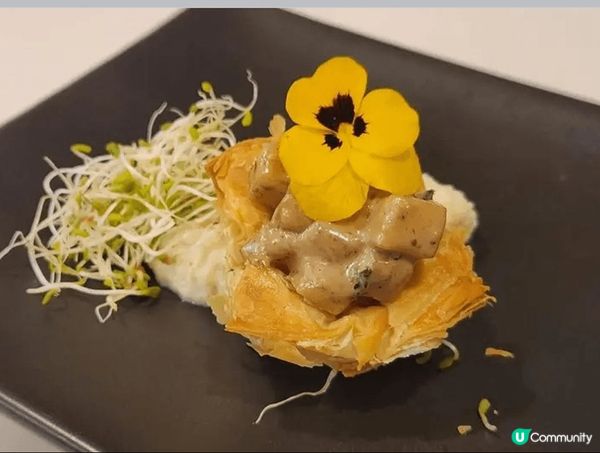 近來喜歡品嚐素食，今次就一起與朋友一齊分享滋味嘅素菜😋