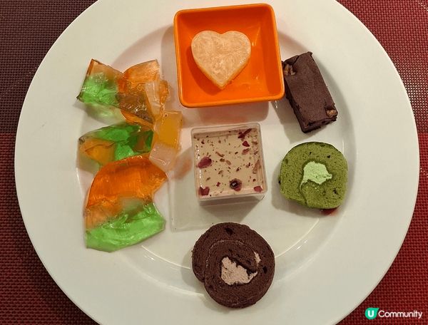 葵涌悦品酒店的半自助午餐，經網上訂購價錢便宜，食品，甜品都好...