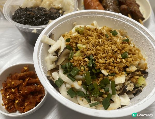 大圍小食是大圍火車站對面一間屹立多年的老字號小食店，堪稱街坊...