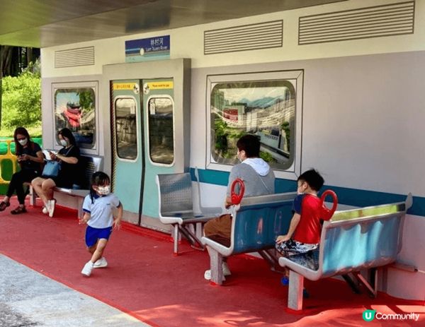 位於林村河畔的港鐵「烏蠅頭」避雨亭 ，絕對是香港人的集體回憶...