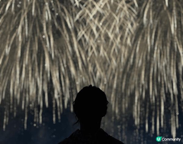 去日本睇花火大會真係一生人難忘嘅經歷！當晚天色漸暗，成個天空...