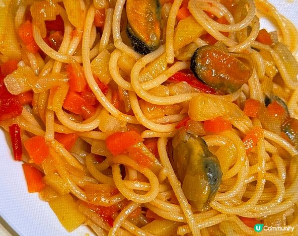 牛肋條， 炒花蟹， 蜆肉意粉均出自家人在網上自學成果， 味道...