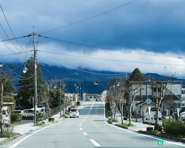 位於日本熊本嘅阿蘇市同阿蘇火山，周圍都冇高高嘅建築物，只有一...
