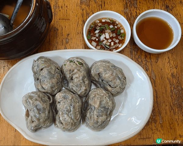 到韓國自駕遊，吃韓牛，燒烤太膩了，來一餐清淡的餃子套餐。有豬...