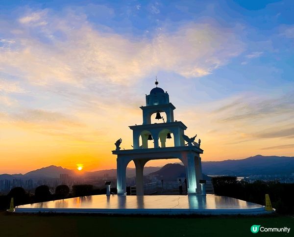 春川有間充滿希臘風嘅cafe，吸引好多人去打卡。呢間位於九峰...