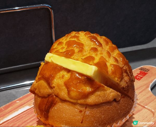 港式打卡美食要數菠蘿油，沙嗲牛肉麵，炒滑蛋，仲有熱奶茶😋