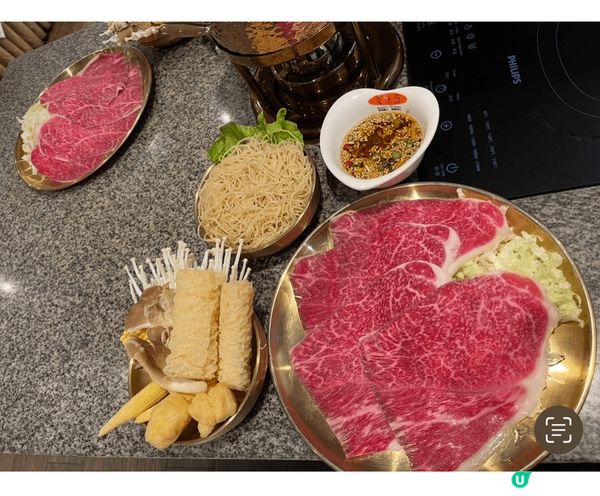 很喜歡這間美味廚的中午一人打邊爐套餐，雖然並不是坊間的放題飲...