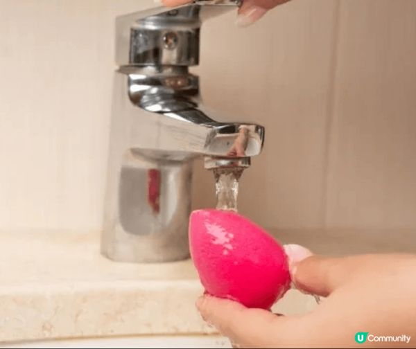 原來美妝蛋的清洗也有小秘訣，建議大家將美妝蛋放入夾鏈袋中，加...