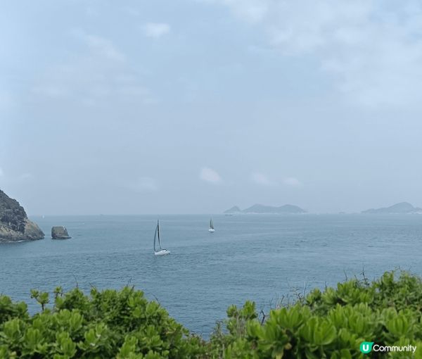 東龍島，俗稱為「通窿島」，被譽為香港的「天涯海角」。 乘坐船...