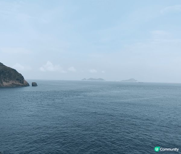 東龍島，俗稱為「通窿島」，被譽為香港的「天涯海角」。 乘坐船...