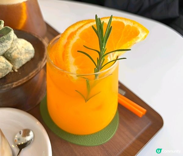 濟州Cafe the Container 巨型橙色手提藍外型...