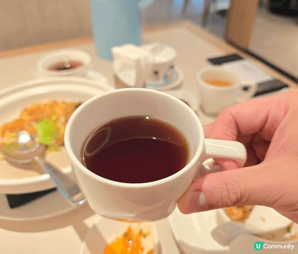 薑汁紅棗燉雪燕，薑汁味香濃，有點辣辣的感覺，碗底還有超多雪燕...