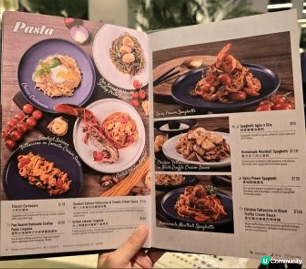 餐廳空間感十足，樓底很高，能給人一種舒適及開揚的感覺，環境乾...