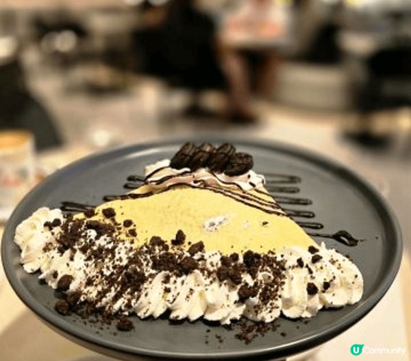 餐廳空間感十足，樓底很高，能給人一種舒適及開揚的感覺，環境乾...