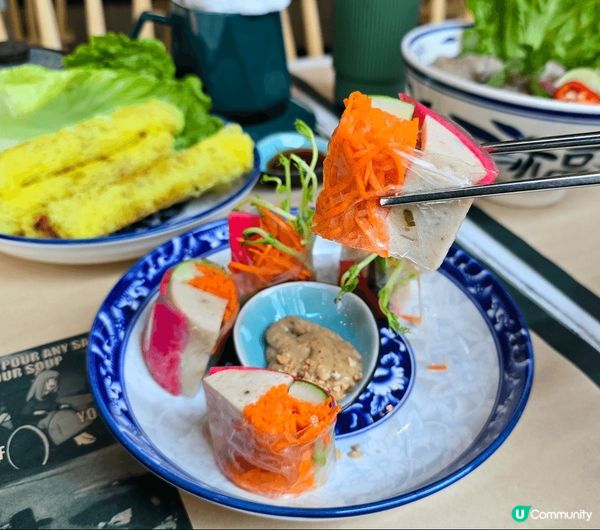 餐廳的裝修越式風味甚重，還很有現代感元素加進入來，食物風格也...