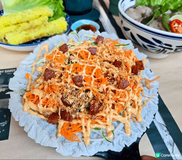 餐廳的裝修越式風味甚重，還很有現代感元素加進入來，食物風格也...