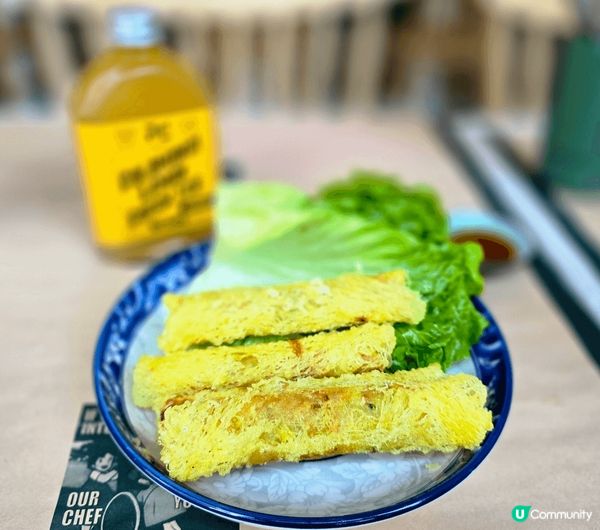 餐廳的裝修越式風味甚重，還很有現代感元素加進入來，食物風格也...