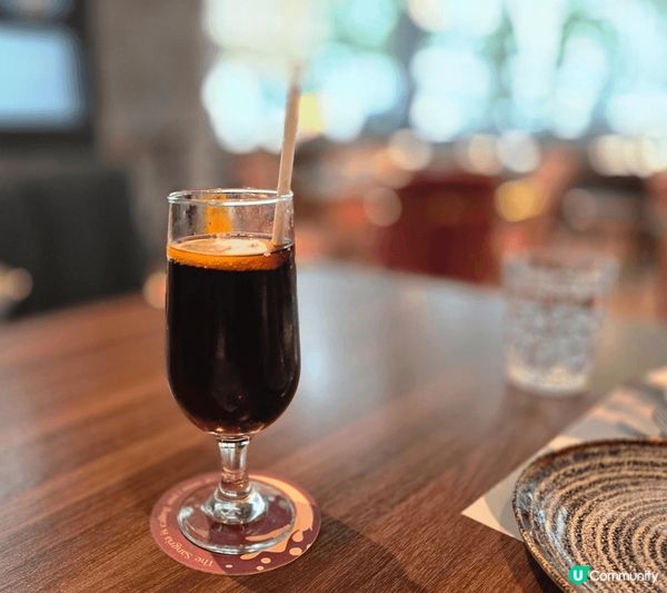 餐廳環境主要是採用自然光，柔和的陽光，令人的心情頓時感到特別...