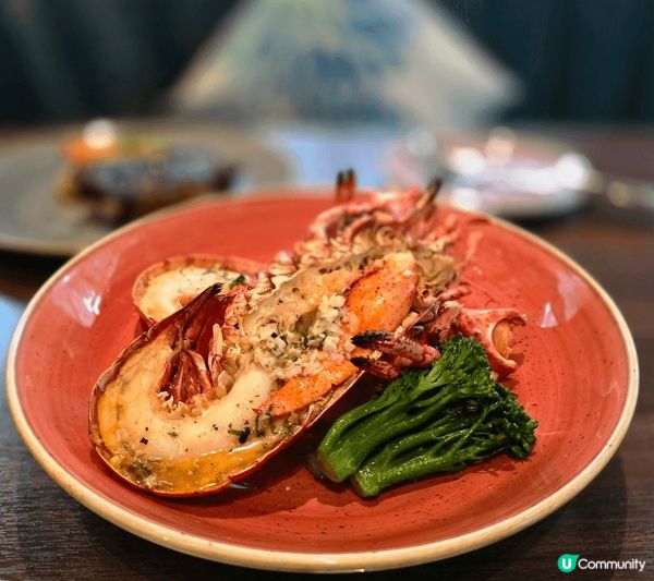 餐廳環境主要是採用自然光，柔和的陽光，令人的心情頓時感到特別...