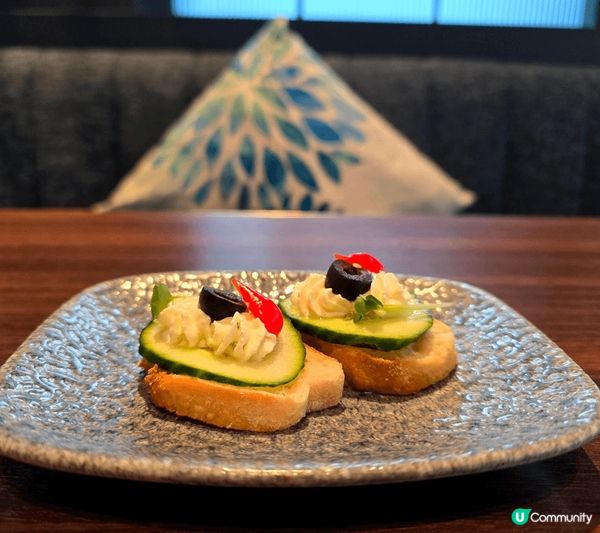 餐廳環境主要是採用自然光，柔和的陽光，令人的心情頓時感到特別...