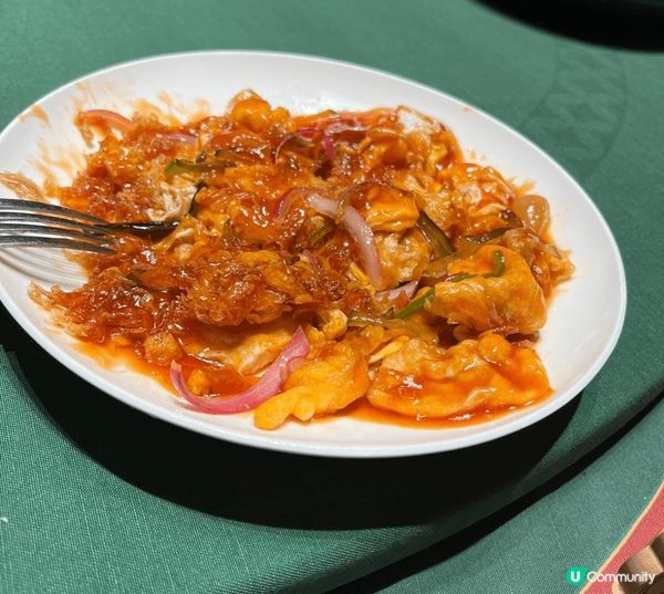 這間菜館在深圳應該已打響名堂，主打乳鴿，除了紅燒外，還有蜂蜜...