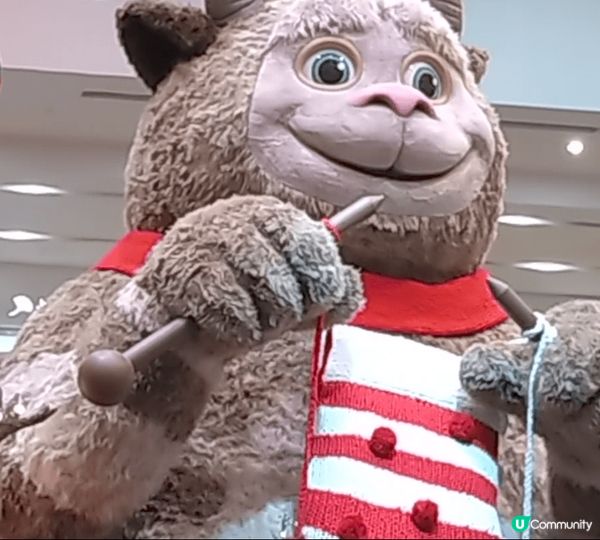 太古廣場正舉行一場盛大的聖誕慶典，聖誕奇妙村莊裡有巨型萌獸和...