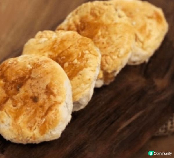 「晃記餅家」充滿懷舊感的餅盒，一塊塊傳統風味十足的餅食堆疊在...