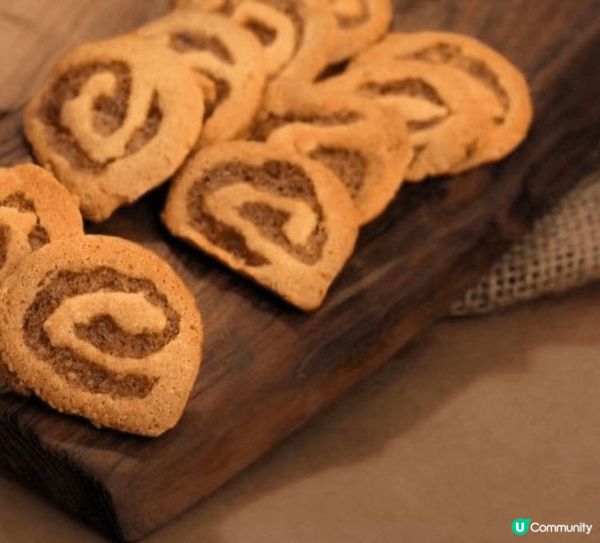 「晃記餅家」充滿懷舊感的餅盒，一塊塊傳統風味十足的餅食堆疊在...