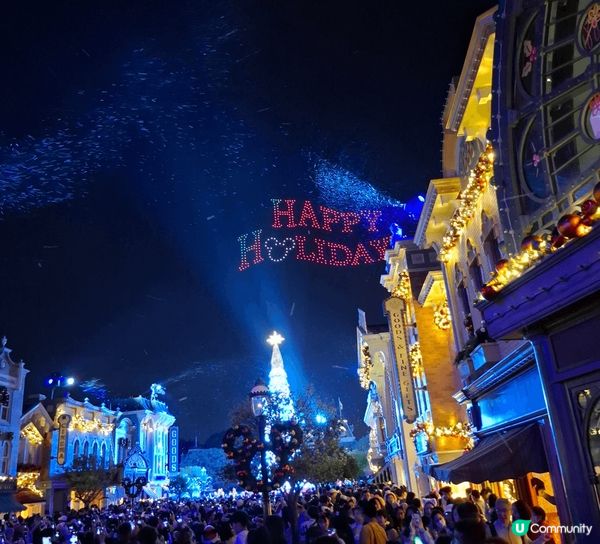 香港廸士尼面積好細，好快行完，半日也夠玩完可去附近機場夜晚飛...