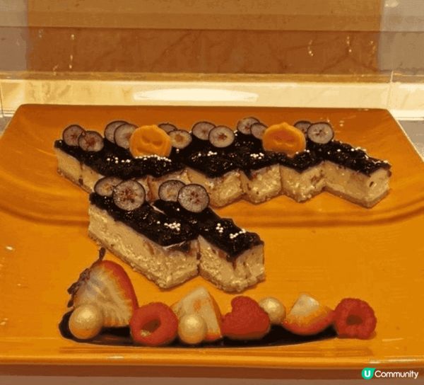 金域假日酒店自助餐的甜品選擇甚多，而很多數都好有水準，而我個...