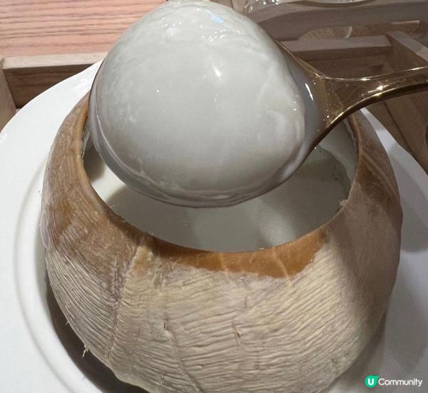 椰皇超大湯圓燉雙皮奶