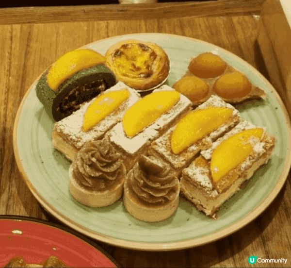 金域假日酒店自助餐的甜品選擇甚多，而很多數都好有水準，而我個...