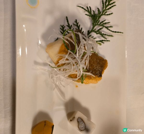 日本温泉酒店一泊二食的晚餐，無論盛物及食物，都精美豐富！另一...