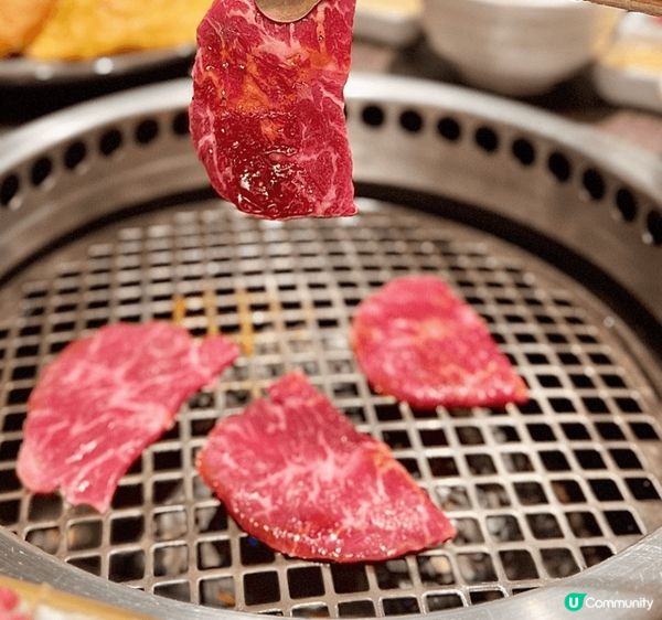 黑毛和牛盛合：包含特上牛胸腹肉、黑毛和牛上肋骨中肉、黑毛和牛...