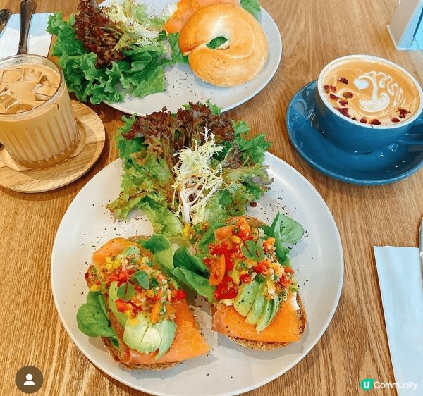 趁住放假去咗唔同餐廳Cafe飲咖啡☕️同食好嘢～咖啡拉花都好...