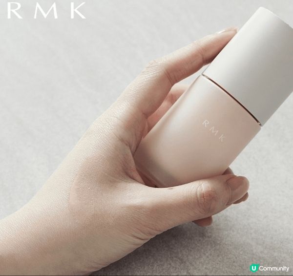 我屬於乾性皮膚，表面好油，但底層好乾，搞到經常有脫妝的場面出...