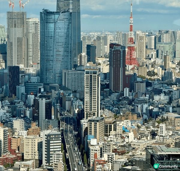 Shibuya Sky最主要的打卡位就是這個有落地玻璃的角落...