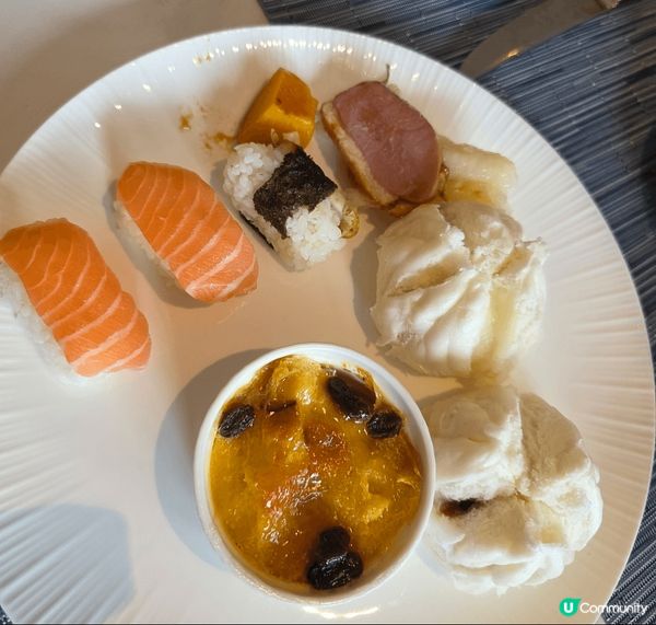 香港合和洒店自助餐，非常合適同家人聚餐的地方，座位舒適，食物...