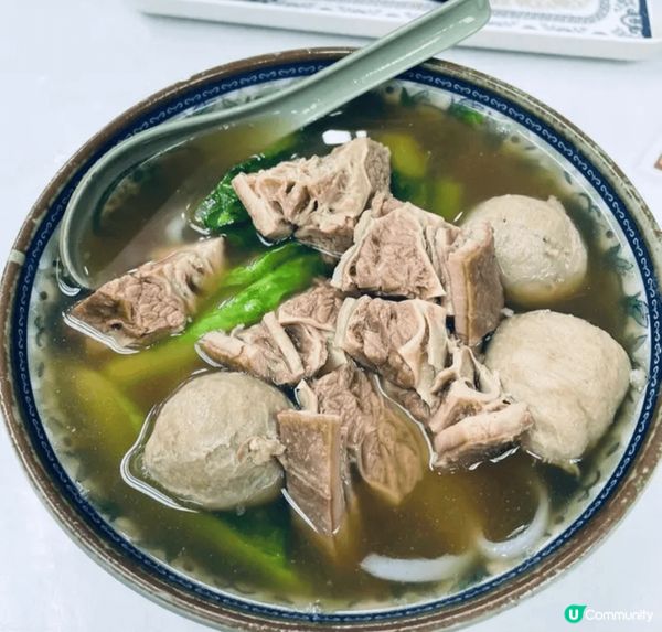 清湯牛腩有齊坑腩、爽腩同崩沙腩三款招牌貨，肉質充滿彈性、腍滑...