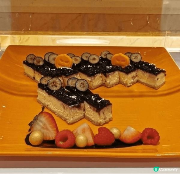 金域假日酒店自助餐的甜品選擇甚多，而很多數都好有水準，而我個...