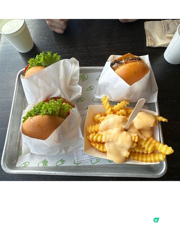 海景下享用快餐