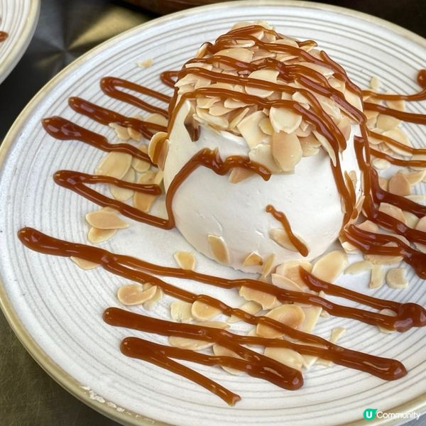 海鹽焦糖脆脆奶凍，奶凍很香牛奶味香滑無比，口感豐富