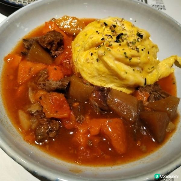 紅酒燴薯仔牛肉蛋包飯·有淡淡的紅酒味·牛肉鮮嫩·雞蛋香滑